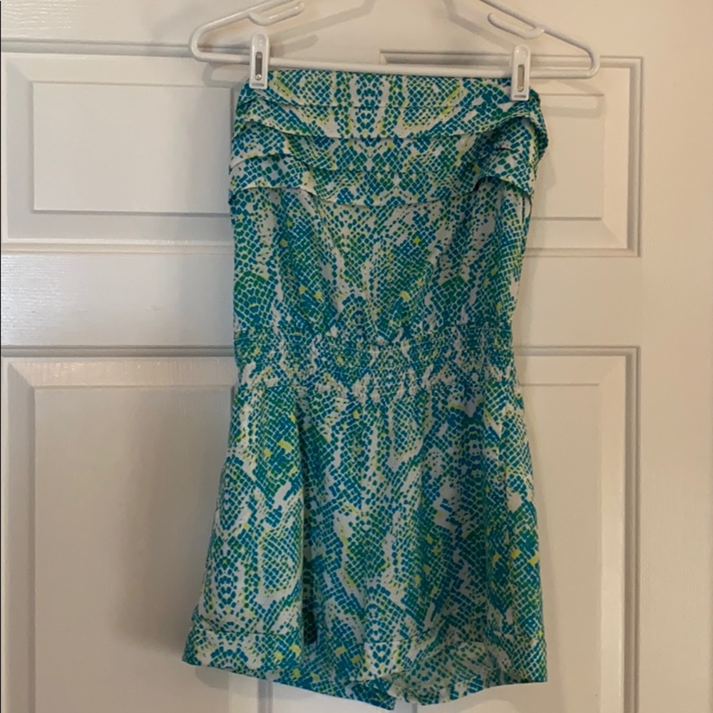Strapless Bebe shorts romper with pockets